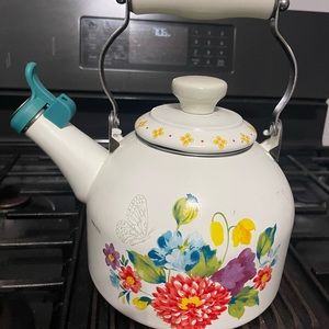 Tea kettle